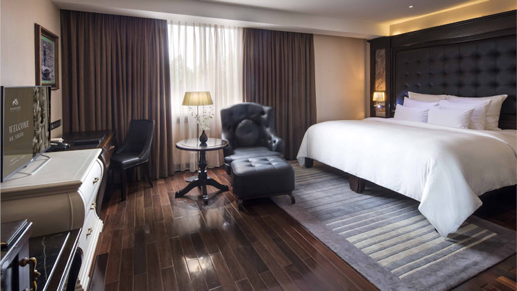 Paradise Suites Hotel 